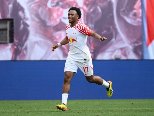 Phóng viên: Bayern đang xem xét việc vay tiền đạo của Leipzig Oponda, và Kompani đánh giá cao anh ấy
