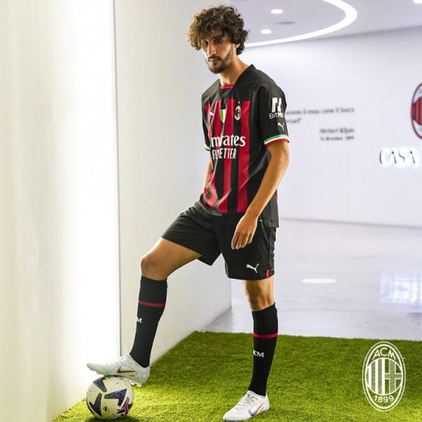 Longo: Tiền vệ Milan 25 tuổi, Adrie gần với việc gia nhập Riyadh Youth