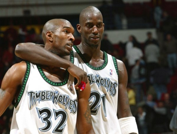 Điều gì sẽ xảy ra với thẻ nhỏ? Hợp đồng Yin-yang 2000 của Timberwolves trở thành một cơn ác mộng vĩn