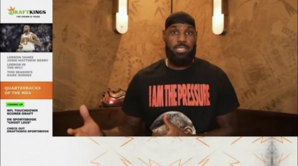James: Điều quan trọng nhất trong NFL là tiền vệ. Người chơi quan trọng nhất trong NBA là người lãnh