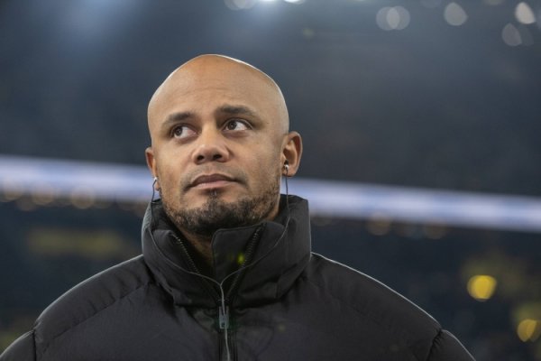 Liverpool và Real Madrid đã thua, chỉ có Napoli và Bayern vẫn ở trong năm giải đấu lớn mùa này
