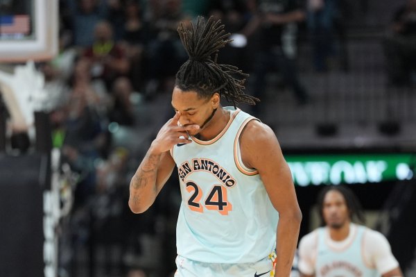 Bóng có lên không? ! Vassell chơi 22 phút và ghi được 18 điểm, 4 rebound và 2 kiến ​​tạo ở 6/8 cú sú