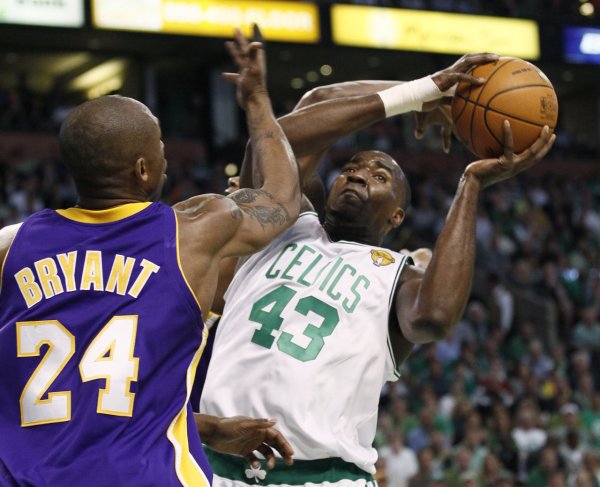 Perkins: Lẽ ra chúng tôi đã có thể đánh bại Lakers nếu tôi không bị chấn thương vào năm 2010. Ở vòng