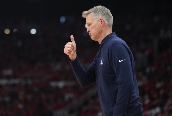 Bạn đã hỏi về thời gian chơi của Kuminga chưa? Lacob: Tôi tin tưởng Cole, anh ấy là huấn luyện viên