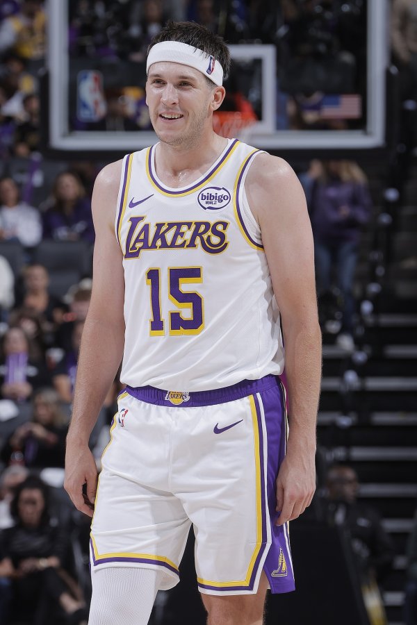 Schroeder: Không có Reeves, Dongzhan đã trở thành điểm tấn công cốt lõi. Anh ta có quyền sa thải khô