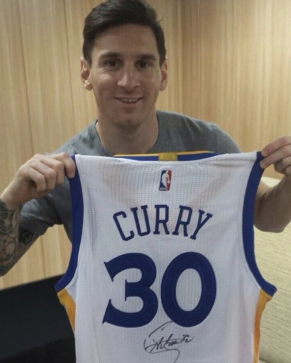 Messi: Jordan vượt qua thể thao như Maradona, James Curry là DÊ