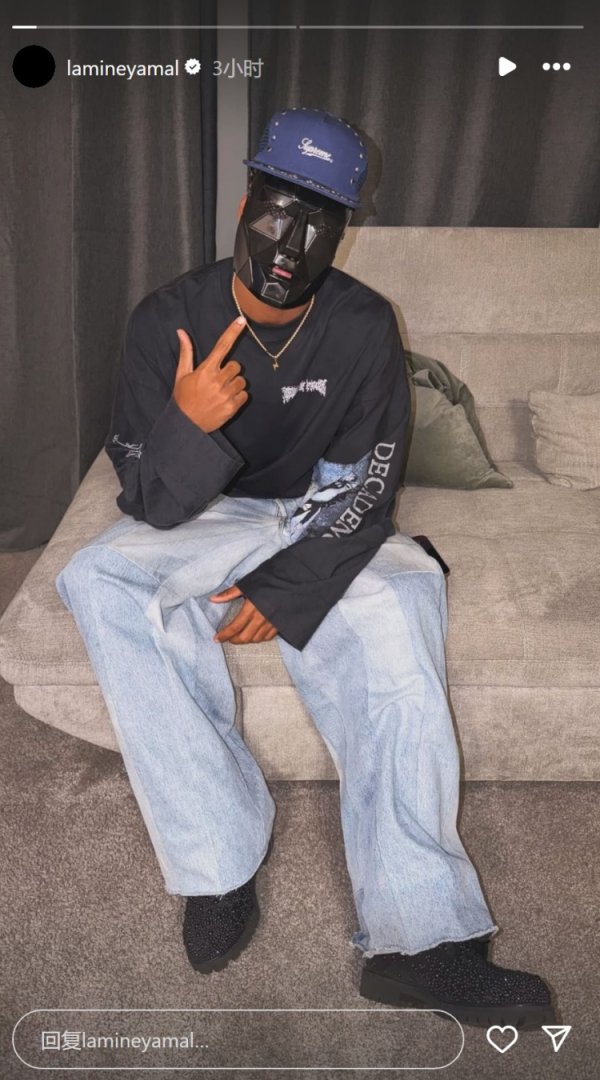 Halloween đang đến! Mạng xã hội Yamal đăng ảnh đeo mặt nạ đen