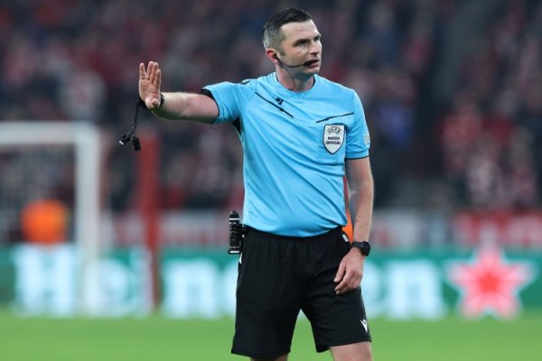 Ứng viên trọng tài IFFHS của năm: Oliver, Turpin, Maziniak có tên trong danh sách