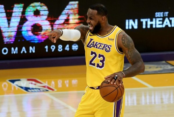 Kwame: Bạn có biết James là loại vua như thế nào không? Vua dàn xếp tỷ số Vua bê bối cờ bạc