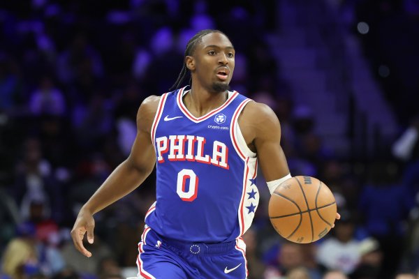 Không có tâm trạng! Maxi chỉ ghi được 4 điểm và 3 kiến ​​tạo trong 10 phút đầu tiên, thực hiện 4 lần