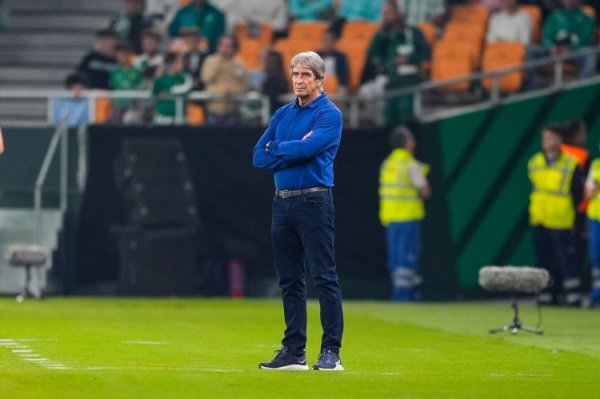 Học từ bóng rổ và trở lại sân đấu? Pellegrini: Khuyến cáo không được chuyền bóng về phần sân nhà sau