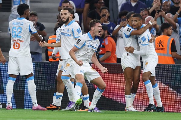 De Zerbi về màn trình diễn kém cỏi của Pavard: Anh ấy cần bình tĩnh, trách nhiệm thuộc về tôi