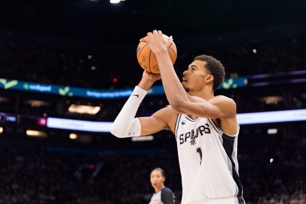 Không tốt! Wen Ban Yama đã đánh vào mặt Shen Jing khi đang chiến đấu và bị gọi là tội phạm cấp một. 