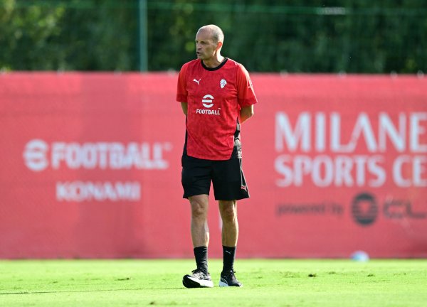 MIIT: Allegri gọi Milan là ＂gà con＂ và mong đội bóng sẽ hóm hỉnh, bình tĩnh hơn vào những thời điểm 