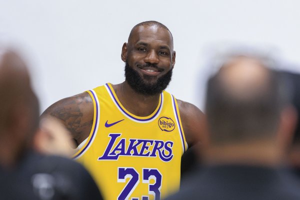 Shams: James đã chính thức được chuyển đến G League và sẽ tham gia tập luyện đầy đủ bao gồm 5 đấu 5