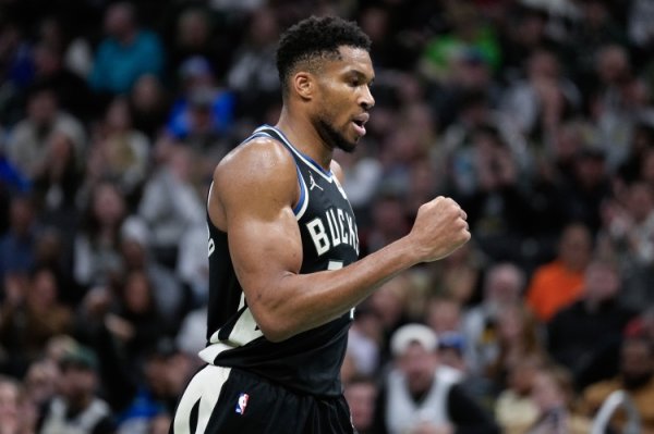 Redick: Antetokounmpo tấn công rổ rất giỏi và sẵn sàng chuyền bóng. Anh ta có thể đánh bại bạn ngay 