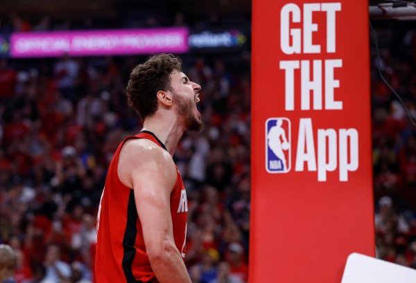 Trận thứ 11 trong sự nghiệp của Shen Jing ghi ít nhất 30 điểm, 10 rebound và 5 kiến ​​​​tạo, nhiều t