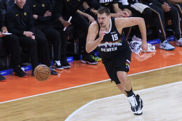 Sẽ thật tuyệt nếu ghi được thêm một quả ba điểm nữa! Jokic thực hiện 7 trong số 7 quả ba điểm, 1,26 