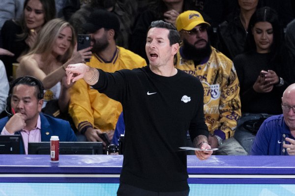 Redick: Đội hình xuất phát đang chơi tốt và sẽ không tuân theo một kế hoạch cố định nào và sẽ tiếp t