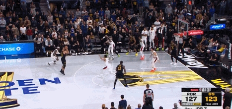 lòng thương xót! Curry ném trượt ba điểm. Dream Chasers vẫn bỏ lỡ một đợt phản công trở lại. Warrior